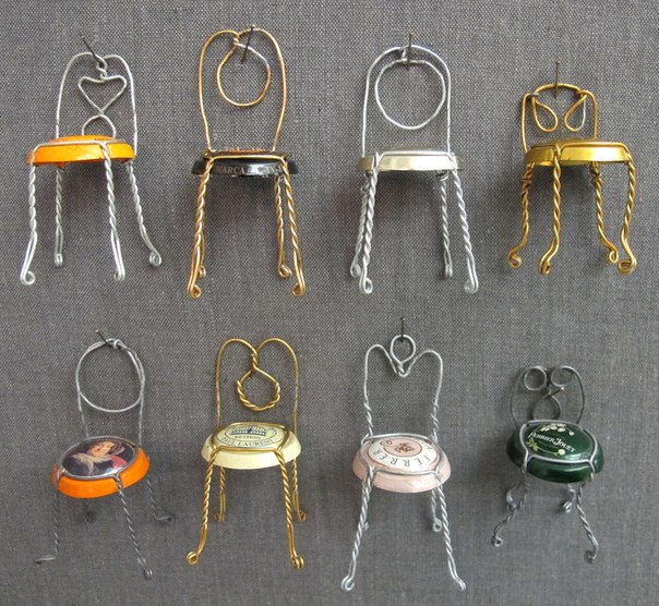 HandMadera Tiny chairs made of champagne cork (tutorial)