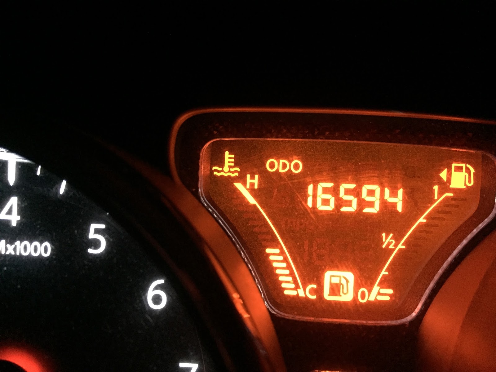 Mileage Report: 32.2 avg mpg in 2014 Nissan Versa SV with odometer at