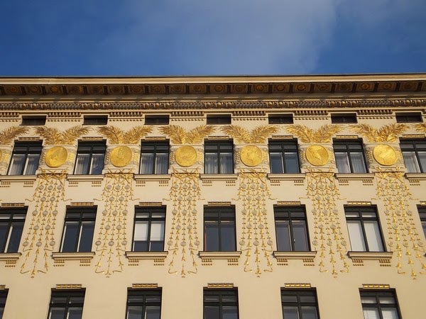 Vienne Wien art nouveau sécession otto wagner majoliques médaillons linke wienzeile