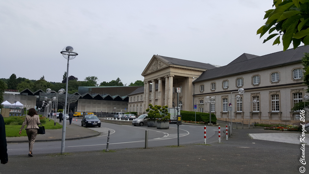 Nrw Aktuell Tv Essen 61 Jahriger Von Mehreren Jugendlichen