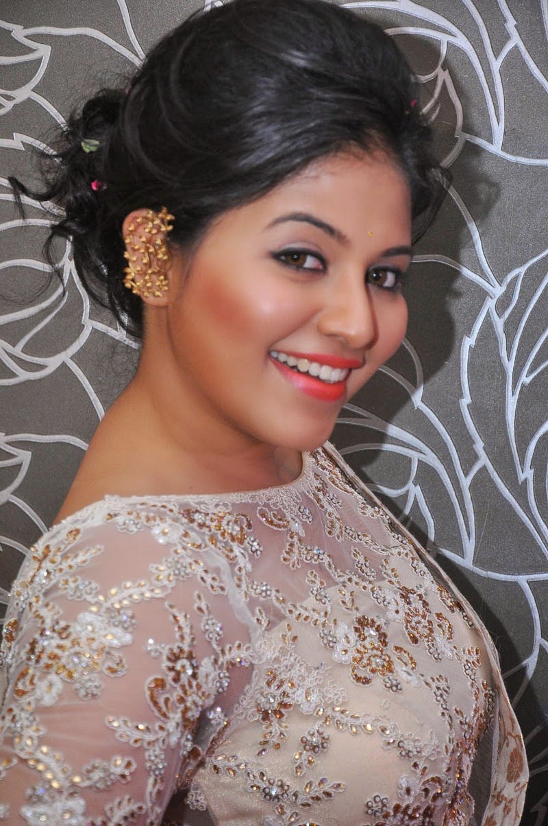 Anjali Latest Gorgeous Stills in White Saree