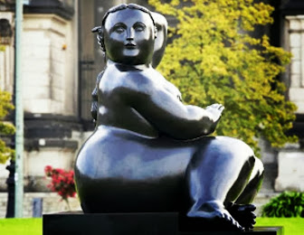 "Donna seduta" of Fernando Botero