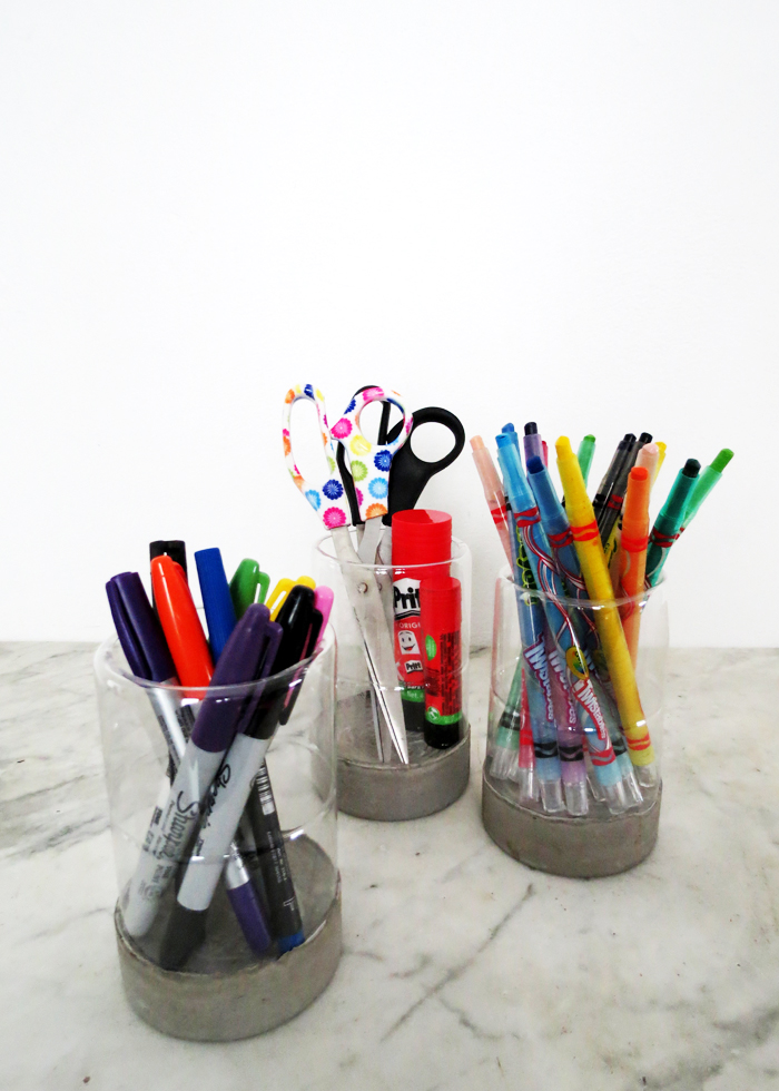 Make a pencil holder from a tuna can and a plastic bottle Ohoh deco