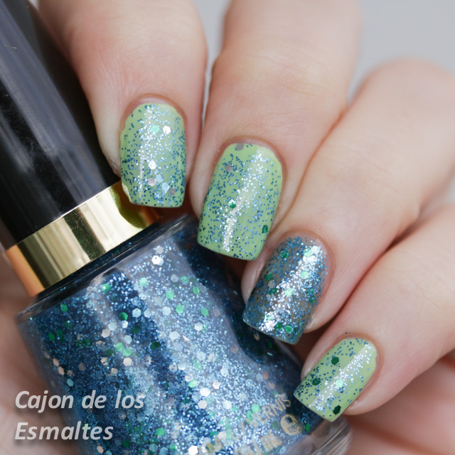 Esmalte de uñas Revlon - Radiant o Blue Mosaic