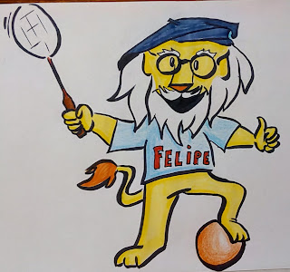 Caricatura león León Felipe con una raqueta de tenis en una mano y un balón bajo un pie. En la camiseta se lee 'Felipe'