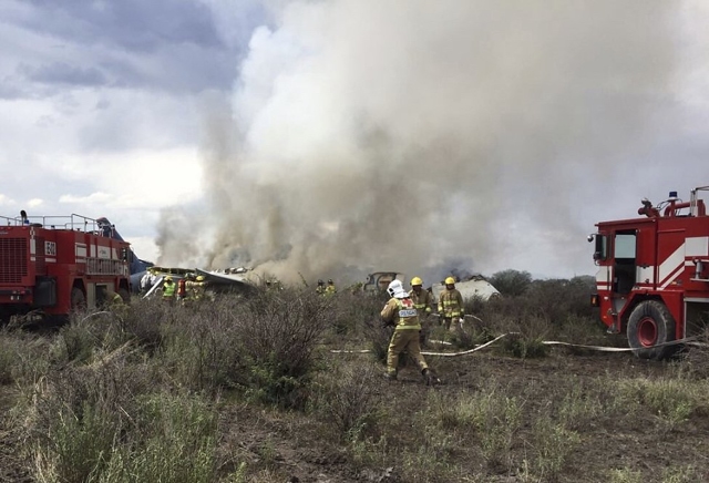 Cae avión en México con 103 personas; todos sobreviven Cae avión en México con 103 personas; todos sobreviven