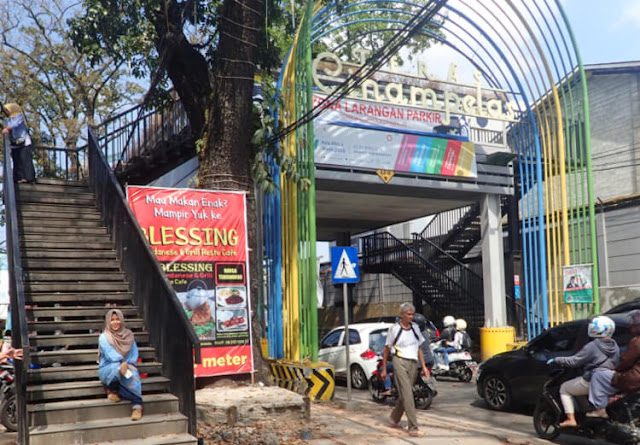 Menikmati Skywalk Teras Cihampelas Enaknya Sore Hari Pegipegi skywalk, teras cihampelas, pegipegi, bandung