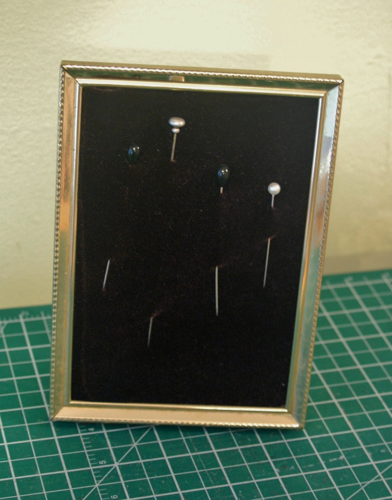 Vintage in a Modern World: DIY Hat Pin Holder