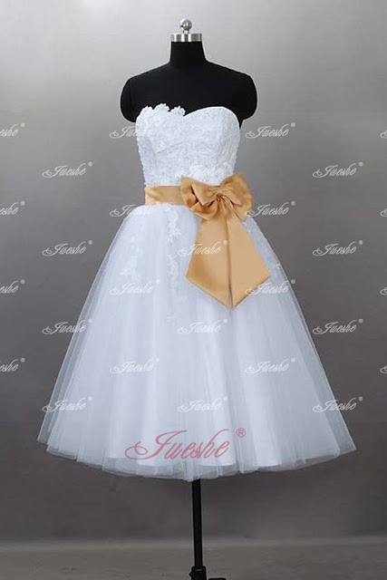 Choose Your Fashion Style: Bridal Look Inspiration:Short Lace Wedding ...