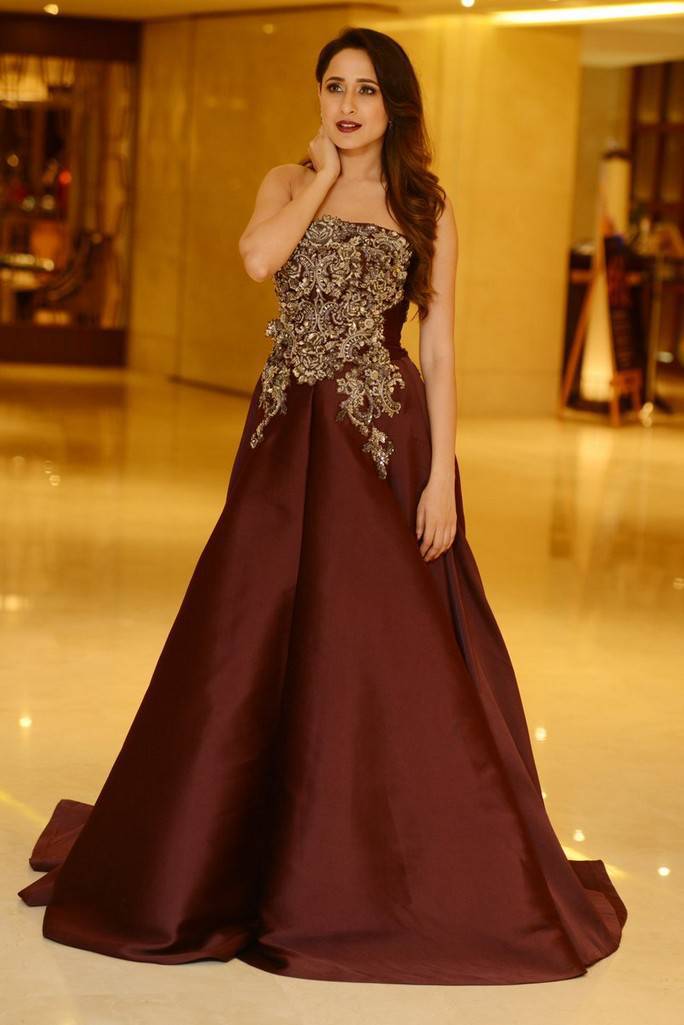 Actress Pragya Jaiswal Photos At SIIMA Awards 2017 In Maroon Gown