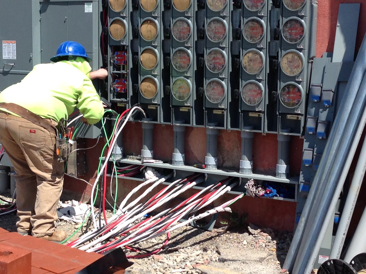 A Layman's Blog: The new electrical service..............
