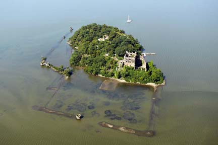 The Crime Writers' Chronicle: Bannerman's Island