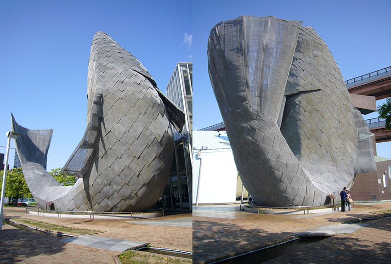 Gehry's "Fishdance" sculpture for a restaurant in Kobe, Japan (1987).
