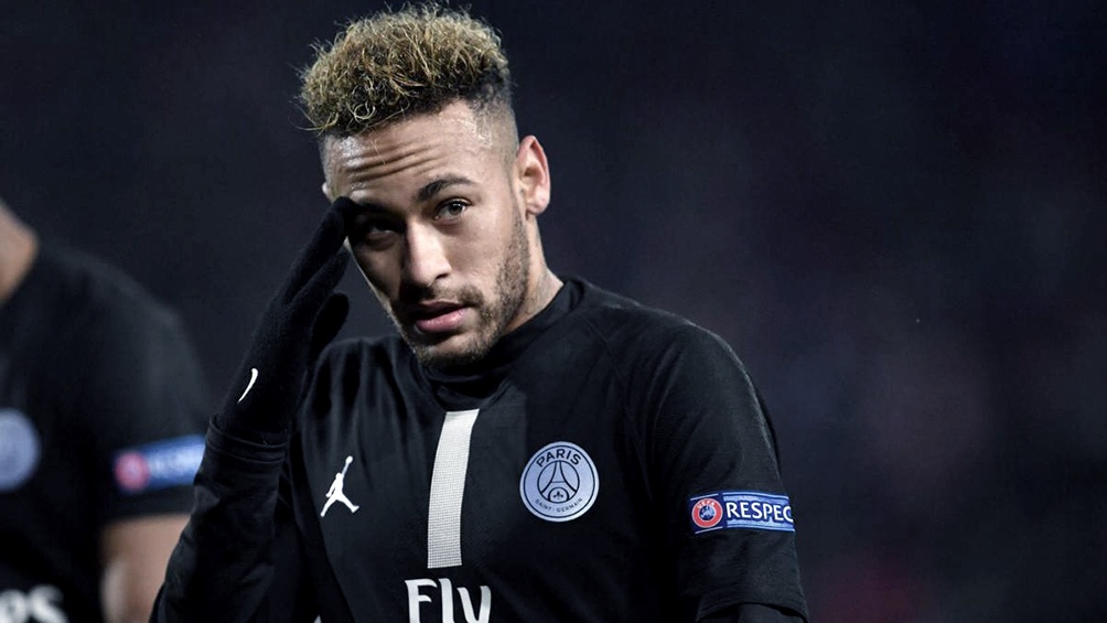 Neymar volvió a Francia para iniciar los entrenamientos con PSG Neymar volvió a Francia para iniciar los entrenamientos con PSG
