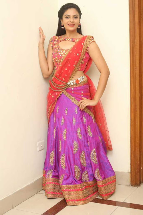 Srimukhi At Aatadukundam Raa Movie Audio Launch