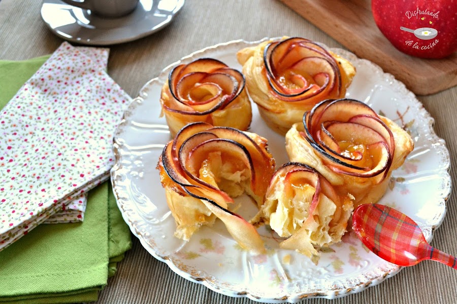 Rosas de manzana y hojaldre
