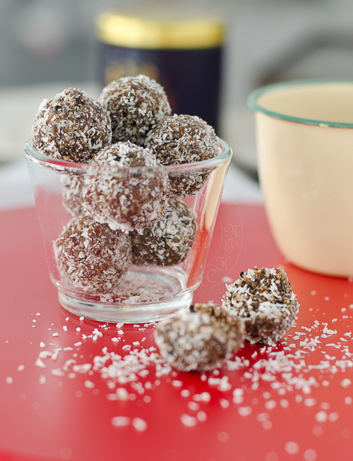 apricot-seeds-nuts-balls