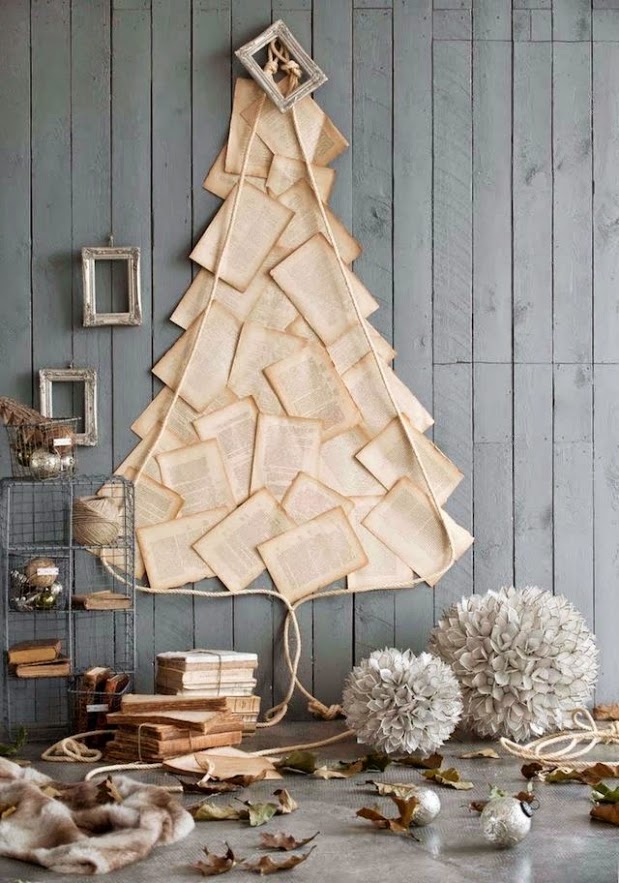 Bonito árbol de Navidad Bonito árbol de Navidad hecho con hojas de libro