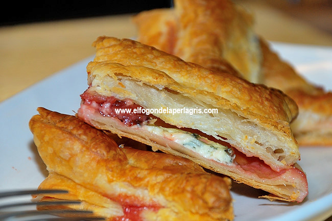Milhojas de crema de jamón y queso azul Milhojas de crema de jamón y queso azul