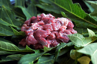 Wrap meat with papaya leaves