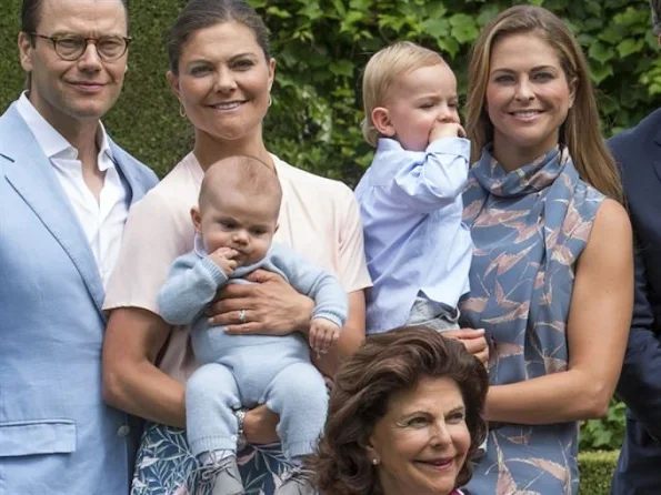 King Carl Gustaf, Queen Silvia, Crown Princess Victoria, Prince Daniel, Princess Estelle, Prince Oscar, Princess Madeleine, Christopher O'Neil, Princess Leonore, Prince Nicolas, Prince Carl Philip, Princess Sofia, Prince Alexander