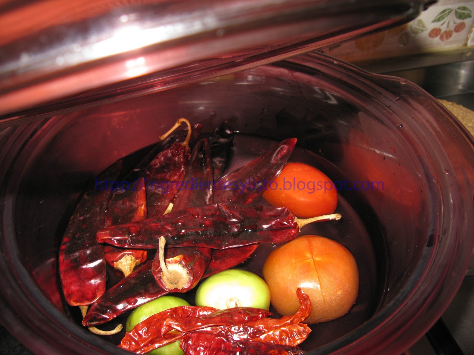 Ingredientes y ¡Listo! Salsa de Chile Colorada para Pozole