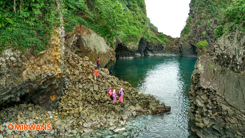 Pesona Wisata Gua Sarang Sabang Aceh