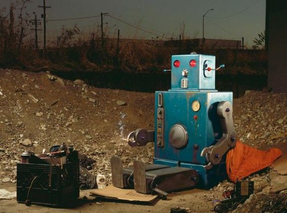Robot hecho con desechos reciclados