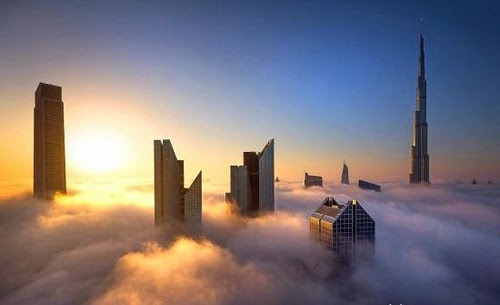 ترفيه وتسلية بالصور ناطحات سحاب دبي تغرق في الضباب