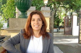 Carmen Hernández apoya la iniciativa legislativa popular para asegurar los retos futuros de Canaria