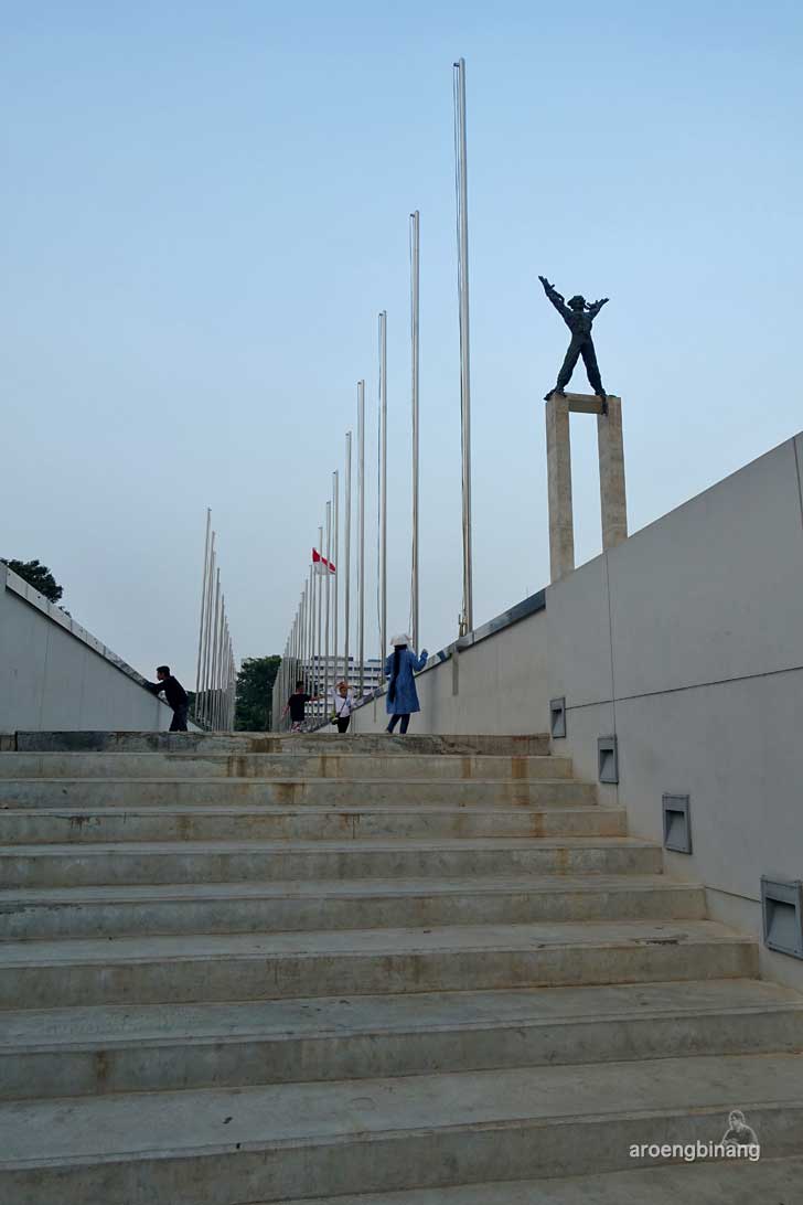 monumen pembebasan irian barat
