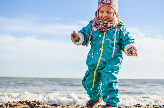 5 ways to play outside in winter, outdoor play, themummyadventure.com