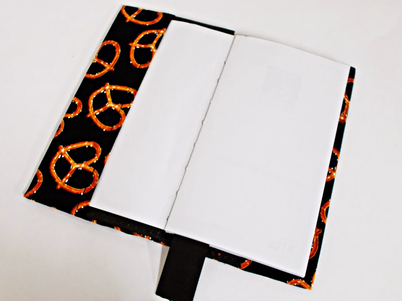 DIY-forrar-encuadernar-cuaderno-libro-libreta-agenda-tela-3