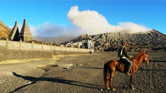 Wiro Trans berkuda di bromo