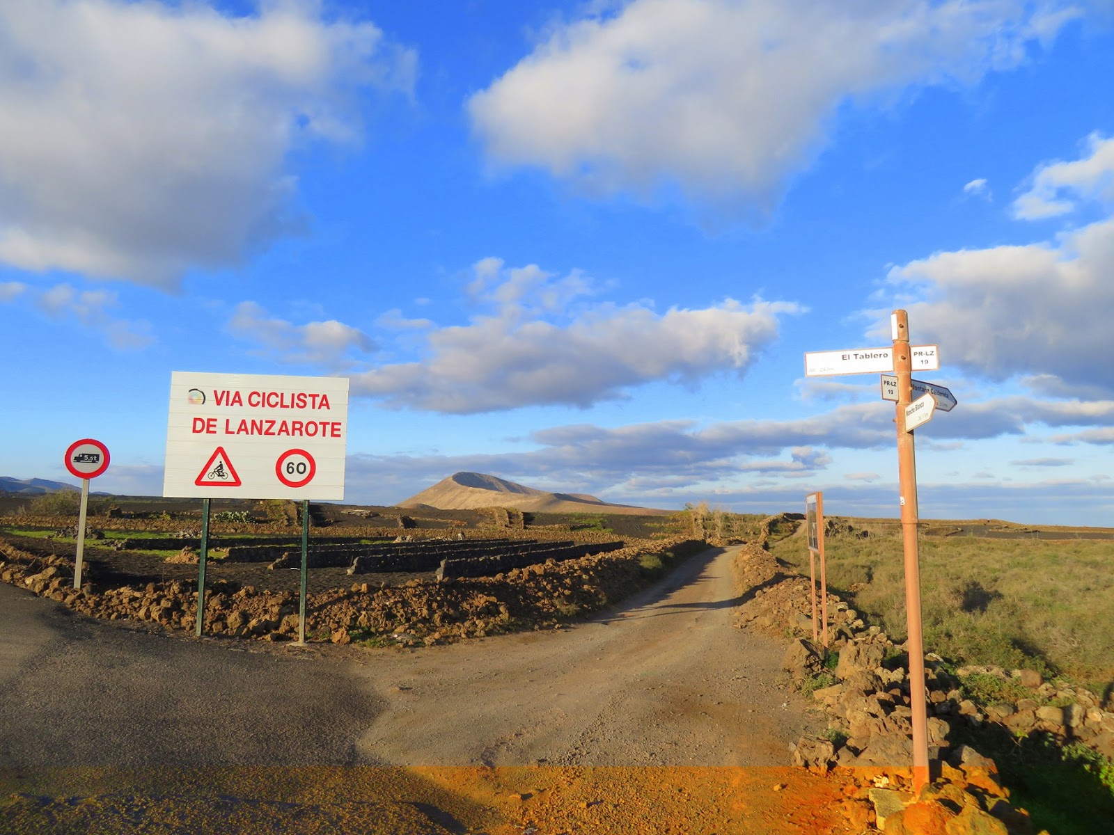 En Busca del Hada Azul Ruta Volcán de la Caldera Blanca En Busca del Hada Azul Ruta Volcán de la Caldera Blanca