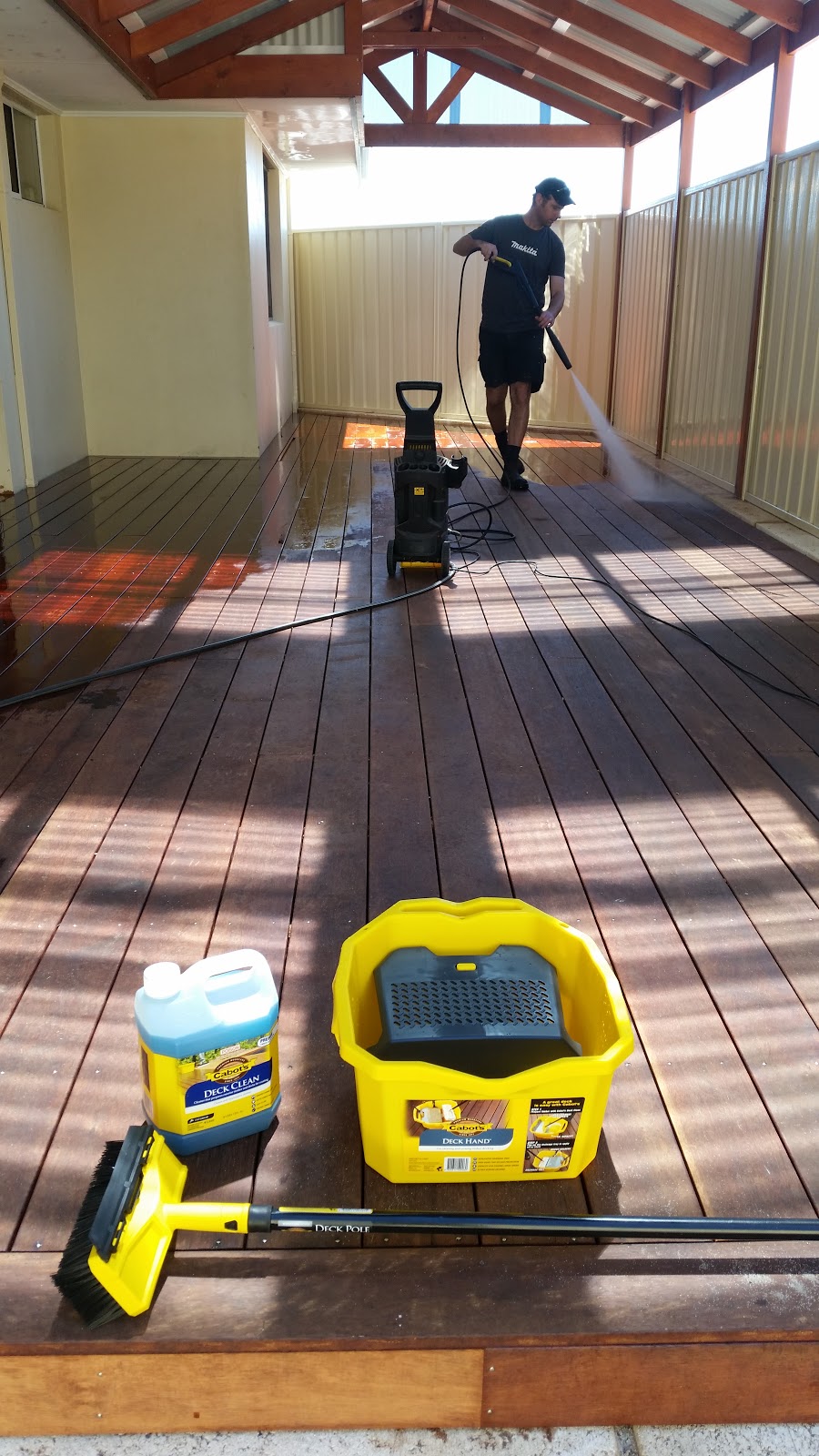 Jarrah Jungle DIY How To Oil A Timber Deck With Cabot's Aquadeck