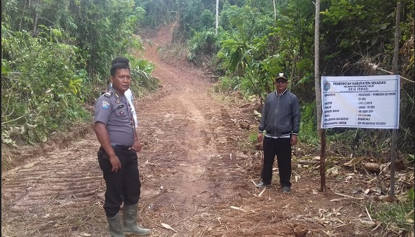 Monitoring dan Pengawasan DD Desa Semabi Oleh Bhabinkamtibmas Bersama Pemerintah Kecamatan Monitoring dan Pengawasan DD Desa Semabi Oleh Bhabinkamtibmas Bersama Pemerintah Kecamatan