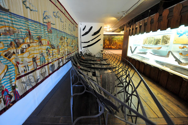 Wczesnośredniowieczna łódź klepkowa z Lądu na wystawie w NMM