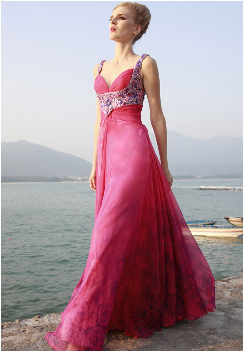 LONG PROM HAIRSTYLES Formal evening dresses are mostly long