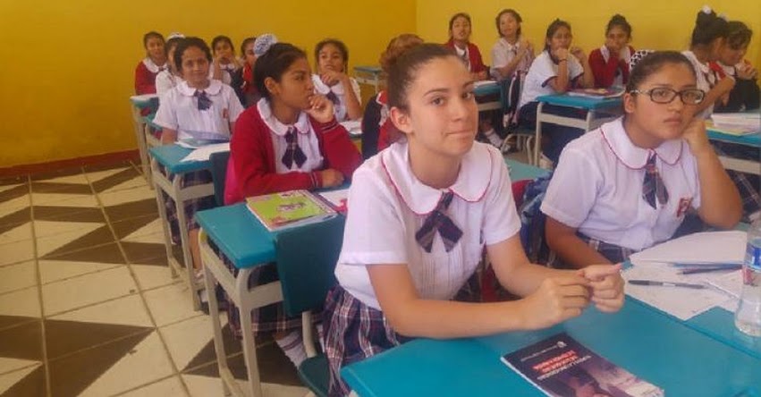 Niños venezolanos reciben clases en colegio nacional de Chiclayo Niños venezolanos reciben clases en colegio nacional de Chiclayo