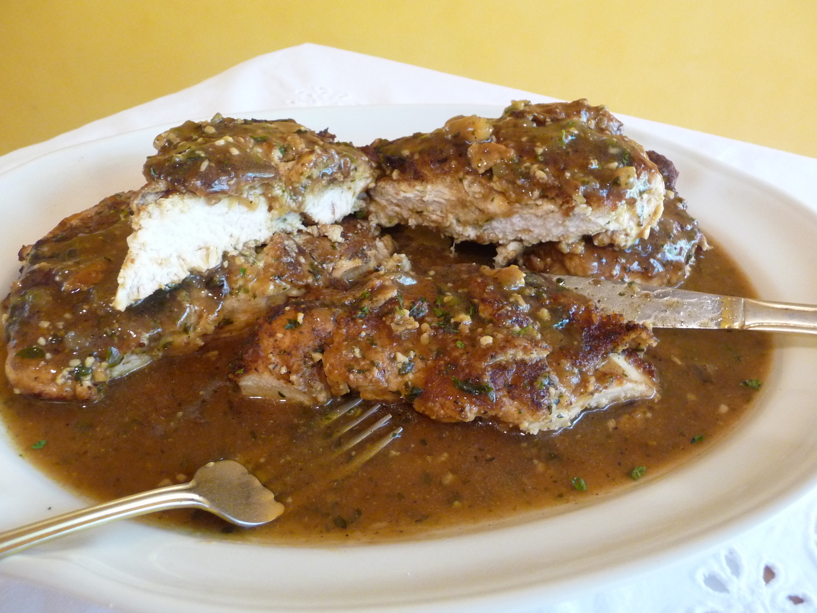 BREADED CHICKEN WITH GRAVY