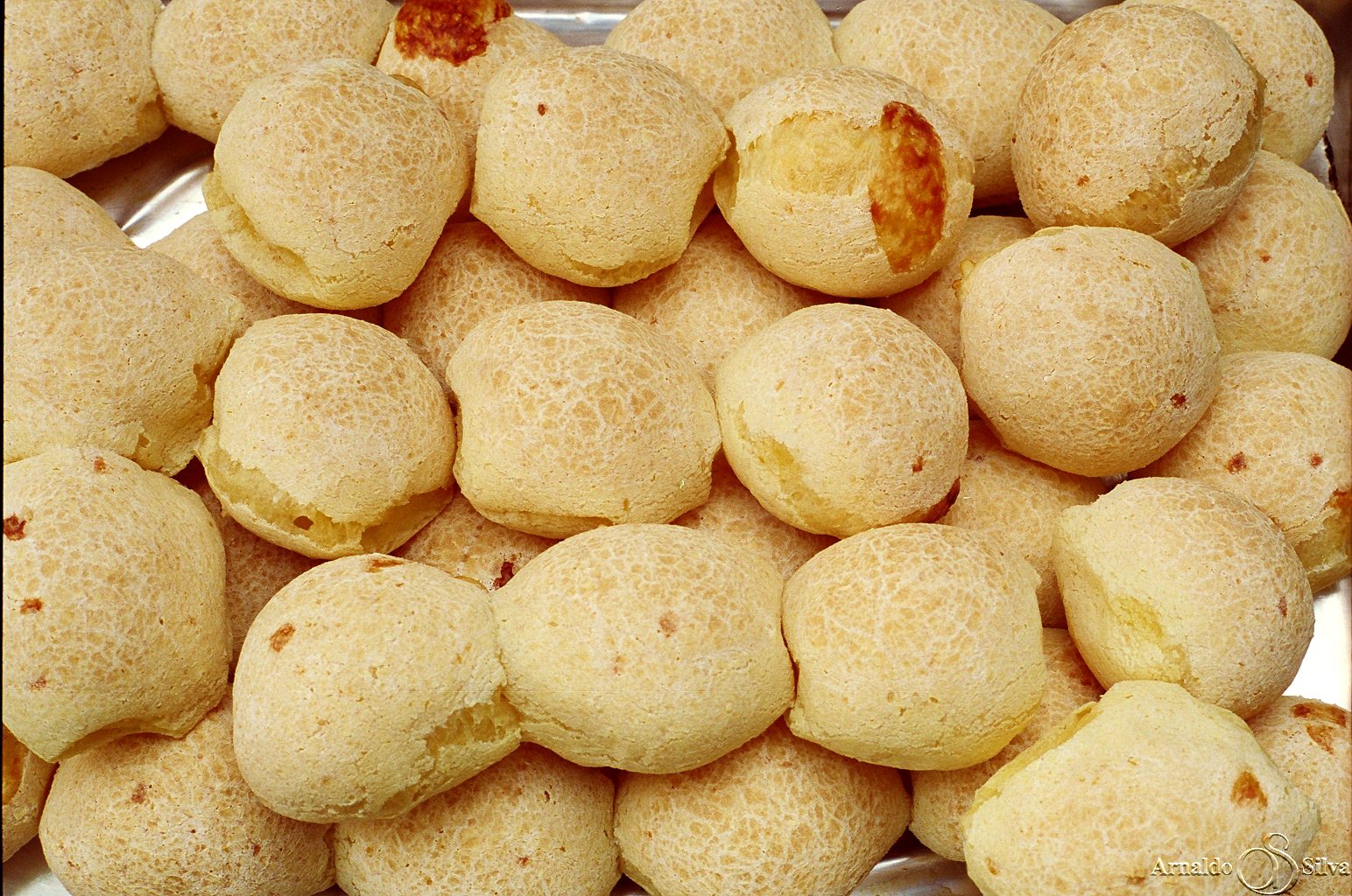 Pão de Queijo. Delicia de Minas para sua mesa. Conheça Minas Pão de Queijo. Delicia de Minas para sua mesa. Conheça Minas