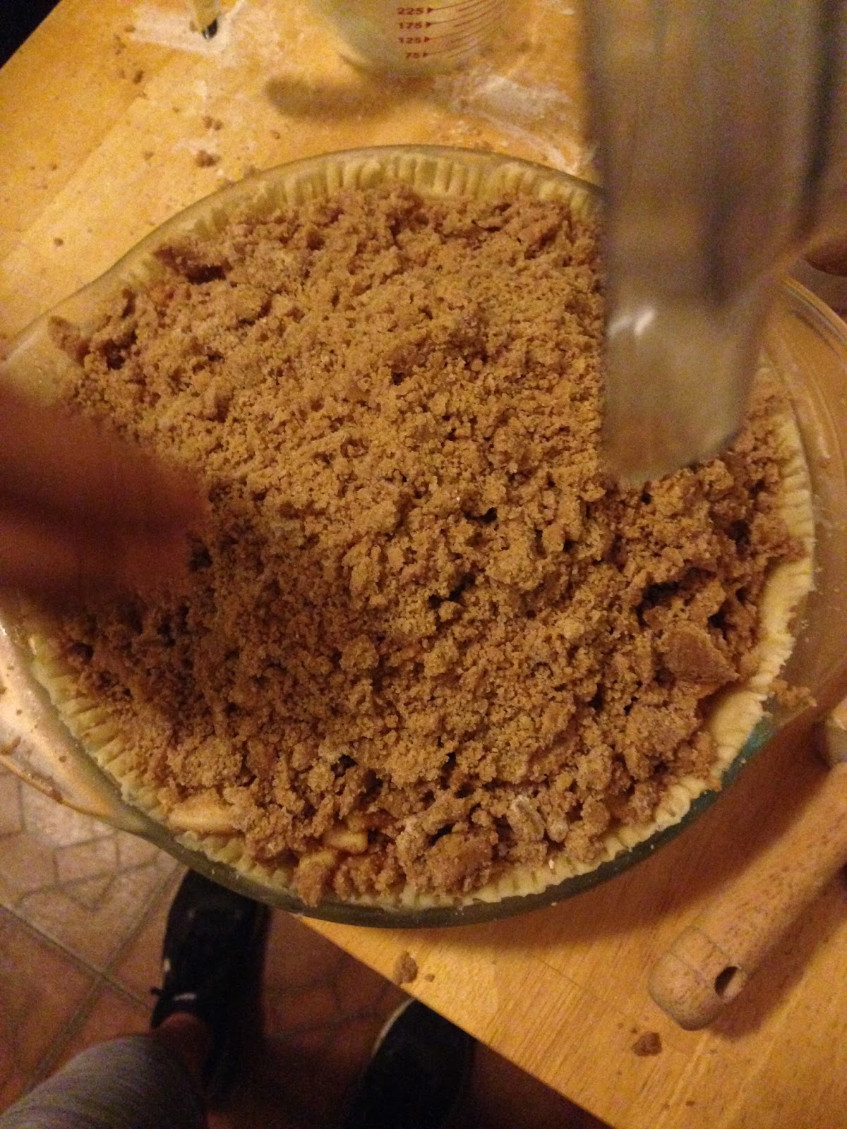 GOLDEN DREAMLAND: Recipe: Apple Pie with Crumble Topping