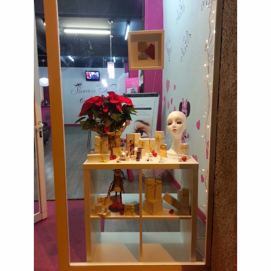 Escaparate navideño centro de uñas de gel y estetica