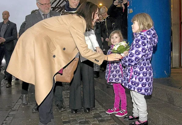 Crown Princess Mary of Denmark visited Slagelse Red Cross Center. Crown Princess made this visit in order to monitor the works of the network project "War against loneliness" (Vaerket) that has been jointly developed by "Mary Foundation" and "Red Cross", and to have talks with the participants