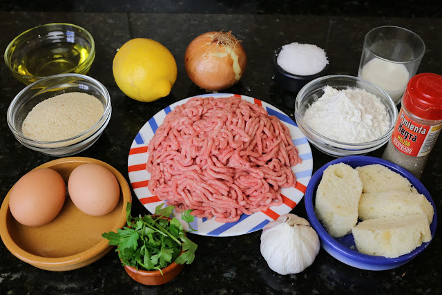 Ingredientes para albóndigas de carne en salsa
