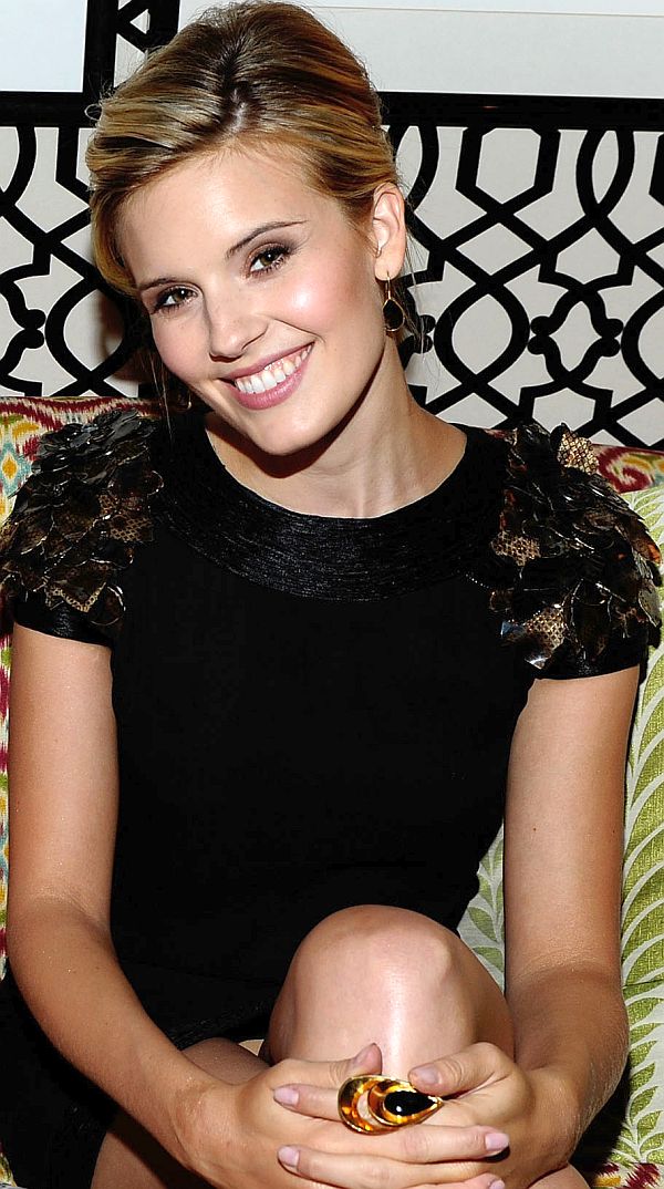 Maggie Grace Upskirt - celeb upskirts