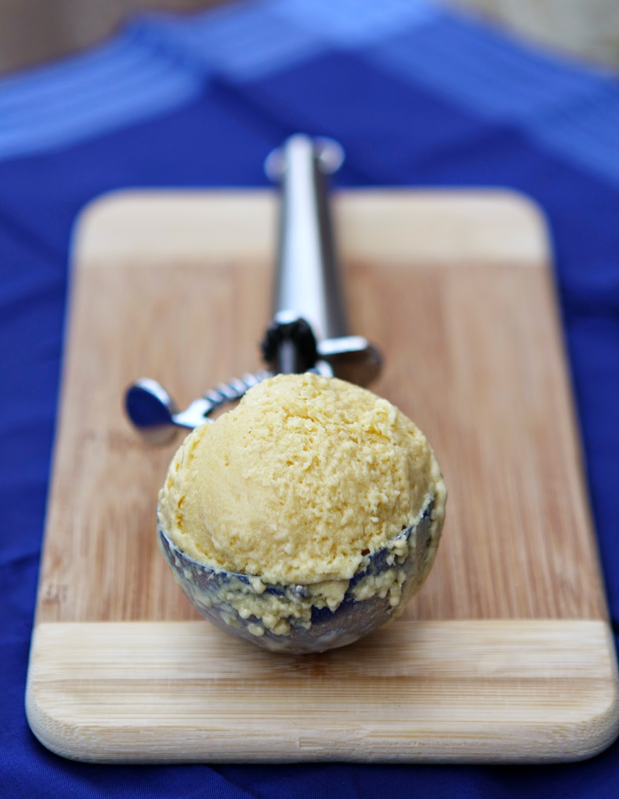 Passion for Baking let's jump for... mango ice cream!