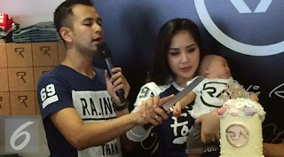 Ulang Tahun Pertama Pernikahan, Raffi dan Nagita Makan Malam Romantis http://infomasihariini.blogspot.com/2015/10/ulang-tahun-pertama-pernikahan-raffi.html