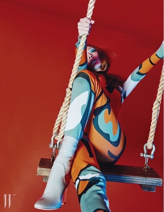 W Korea August 2015 Christian Dior 2015 AW RTW Orange Popart Printed Knit Jacquard Bodysuit Editorials